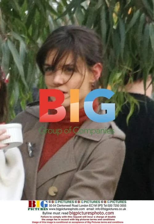 Tom Cruise and daughter Suri visit Katie Holmes on set
