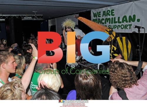 Noel Fielding and Dave Brown DJ as Doctor and the Pencil