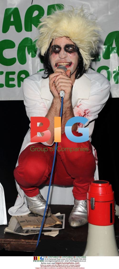 Noel Fielding and Dave Brown DJ at Vibe bar