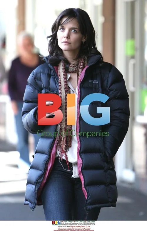 Katie Holmes takes break during film shoot