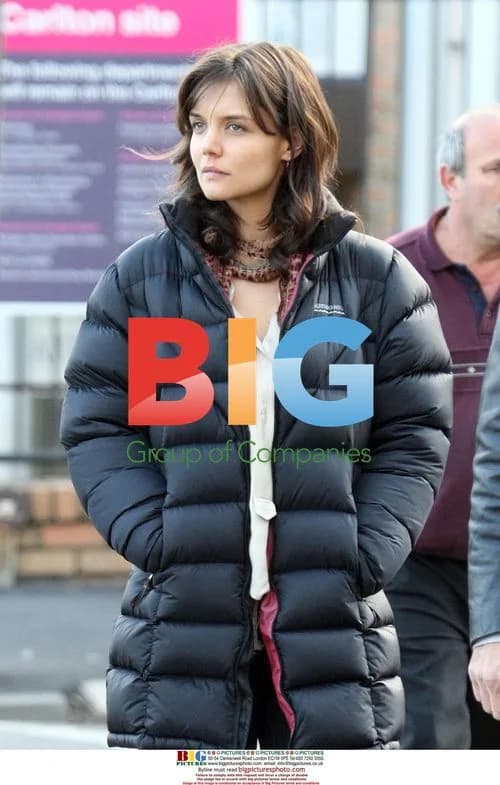 Katie Holmes takes break while filming