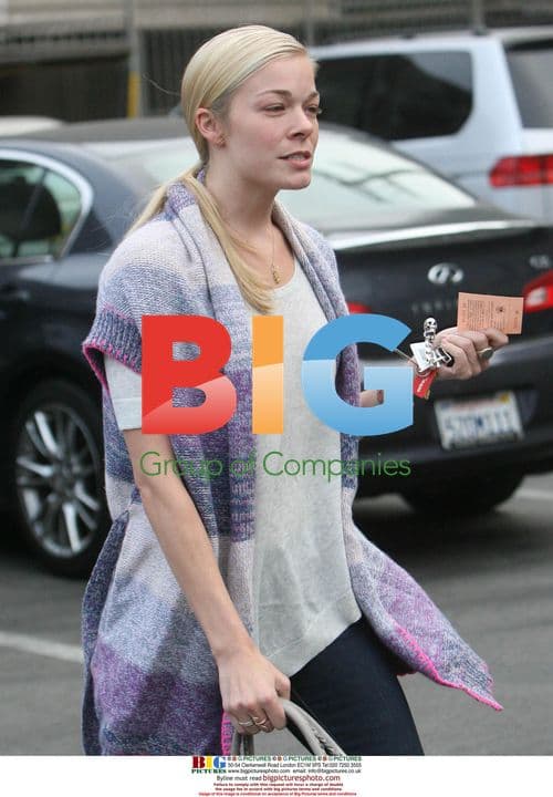 LeAnn Rimes goes to dinner in LA