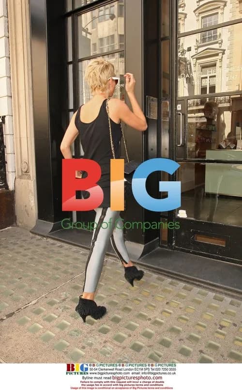 Sarah Harding visits hairdressers in London
