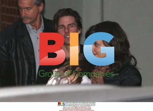 Katie Holmes, Tom Cruise and Suri on set