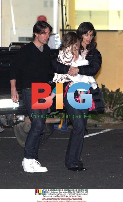 Katie Holmes, Tom Cruise and daughter Suri on set