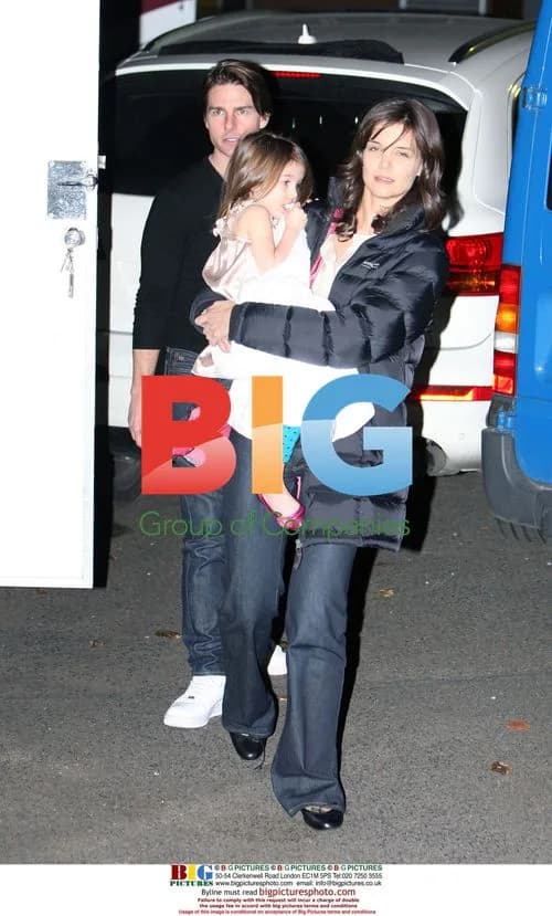 Katie Holmes, Tom Cruise and daughter Suri on set