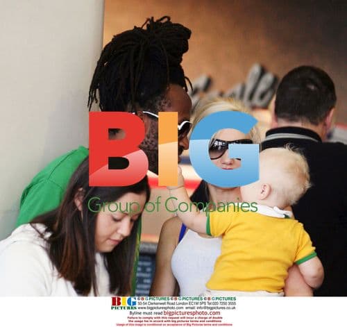 Gwen Stefani and Kids at LAX