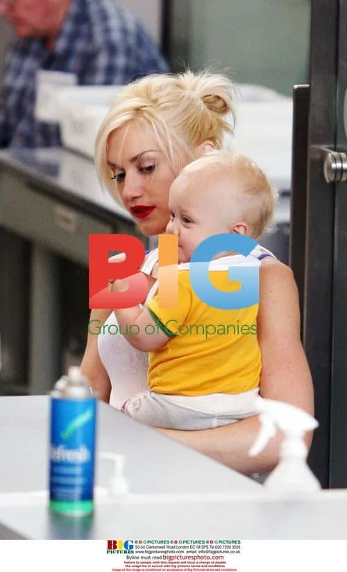 Gwen Stefani and Kids at LAX