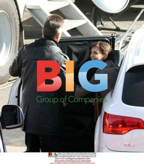 Tom Cruise Visits Katie Holmes on Set