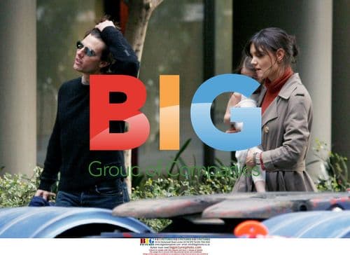 Tom Cruise and daughter Suri visit Katie Holmes on set