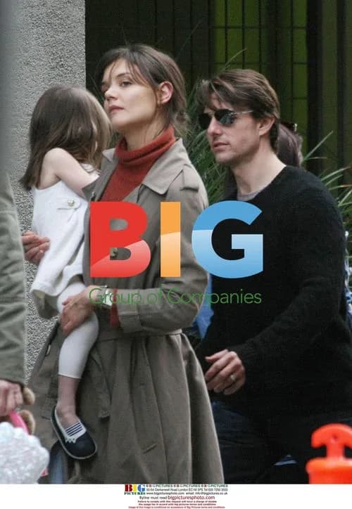 Tom Cruise and Suri visit Katie Holmes on set