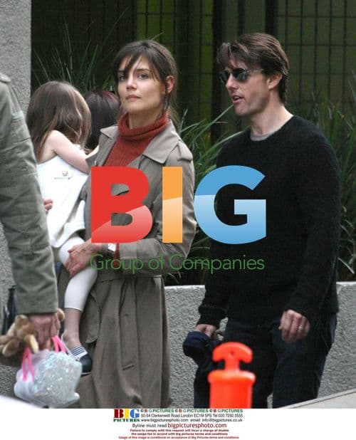 Tom Cruise and Suri visit Katie Holmes
