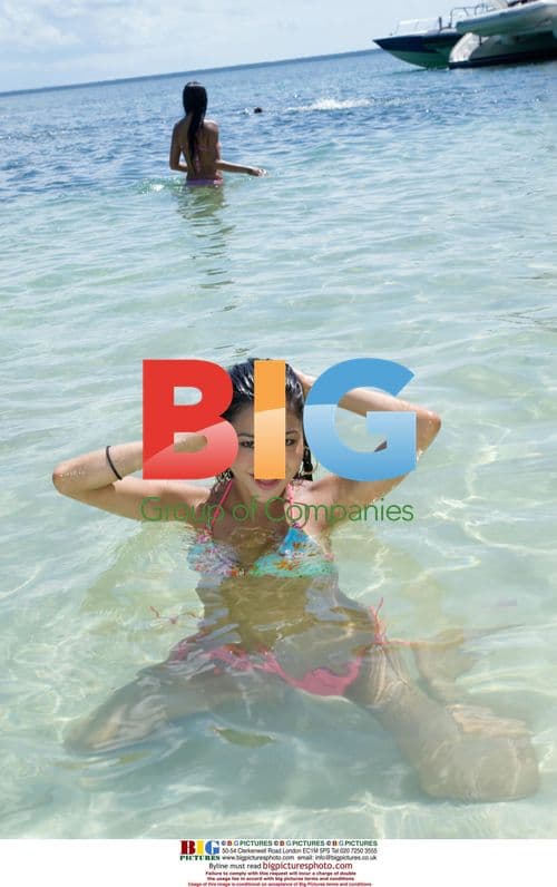 Emiri Miyasaka, Miss Japan 2009, at Manjack Cay