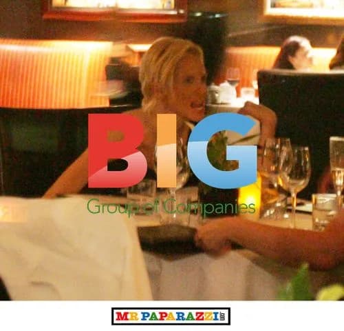 Sarah Harding Dines with Friends in London