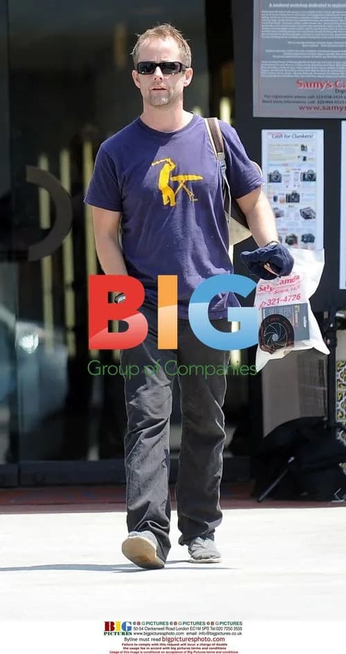 Billy Boyd shopping with son at Samy's Camera