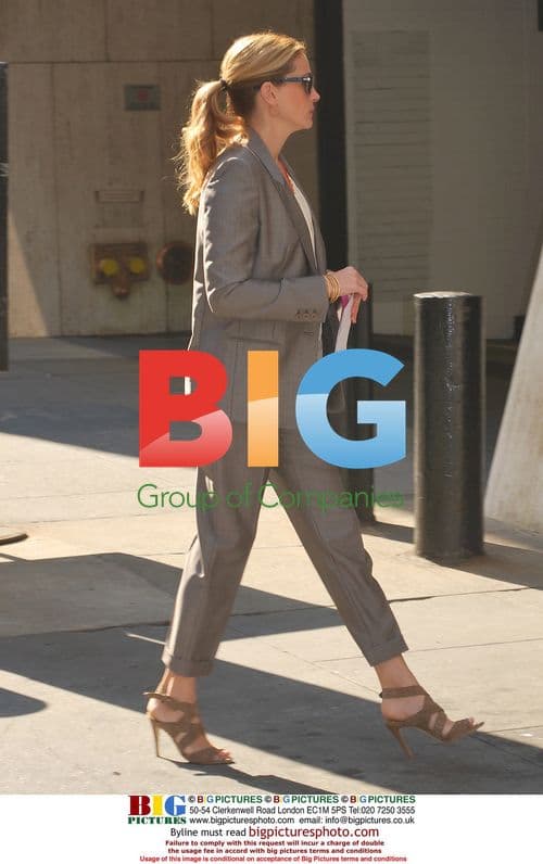 Julia Roberts on set of "Eat, Pray, Love"