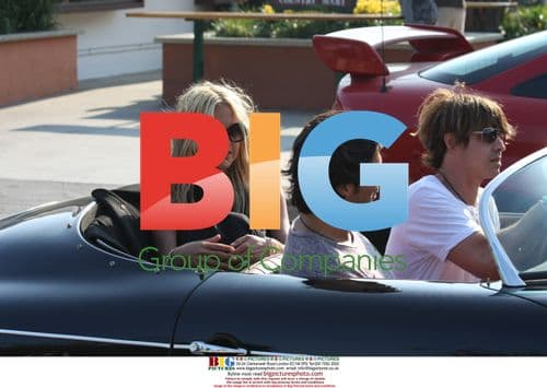 Stylist Rachel Zoe gets into convertible