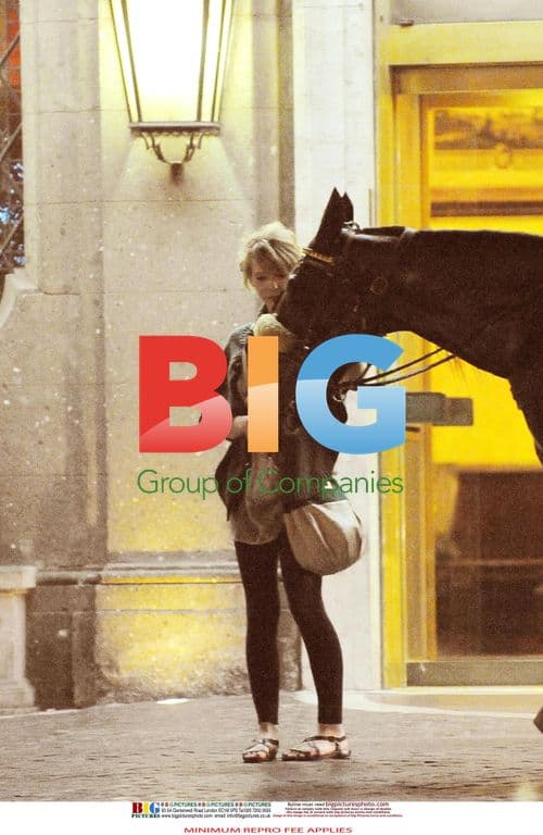 Ronnie Wood and girlfriend horse carriage tour in Rome