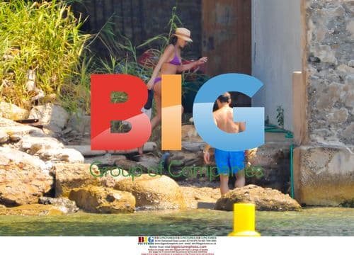 Sarkozy and Bruni on vacation in France