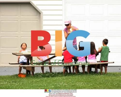 Kate Gosselin with children on lawn