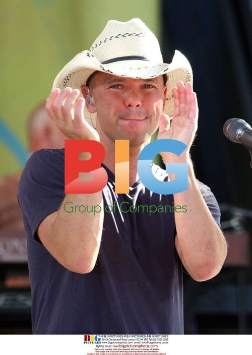 Kenny Chesney performs on GMA