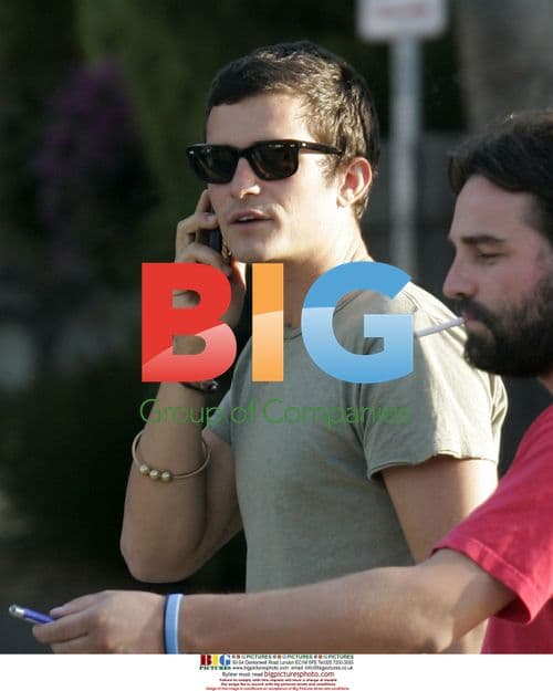 Orlando Bloom enjoys cigarette with friends