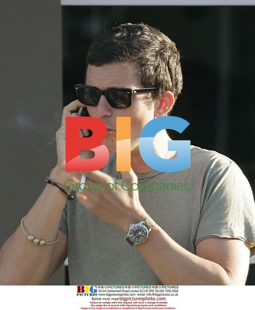 Orlando Bloom has dinner with friends in LA