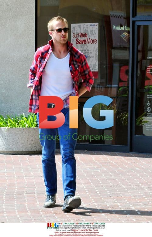 Ryan Gosling leaves bank in Hollywood