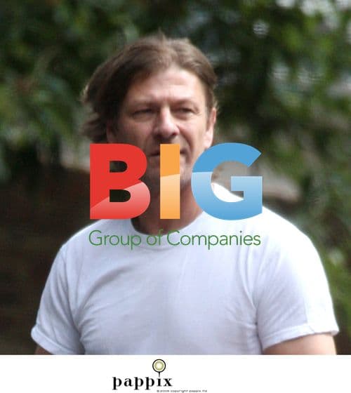 Sean Bean picks up Carling beers in London