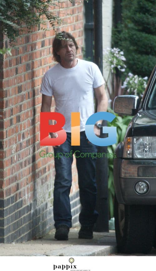 Sean Bean Picks Up Carling Beer