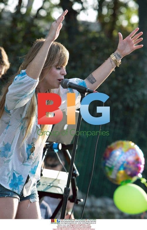 Taryn Manning Performs at Franklin Village Street Fair