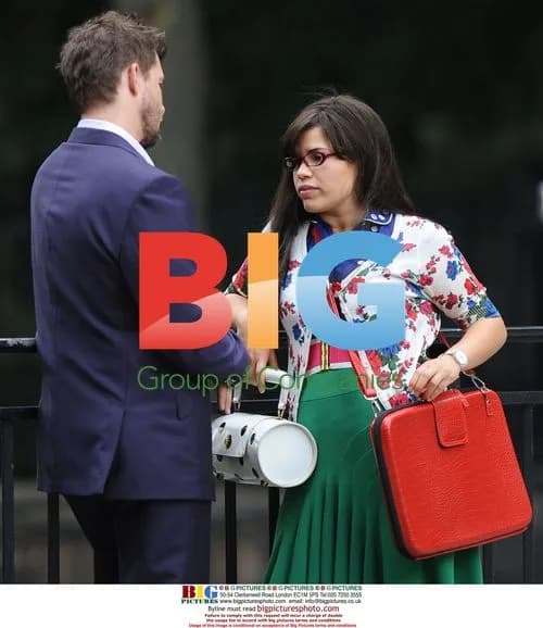 America Ferrera and Eric Mabius on 'Ugly Betty' set