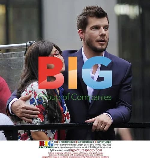 America Ferrera and Eric Mabius on 'Ugly Betty' set