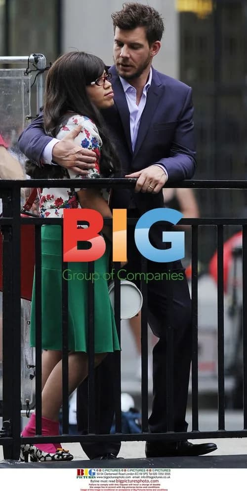 America Ferrera and Eric Mabius on 'Ugly Betty' set