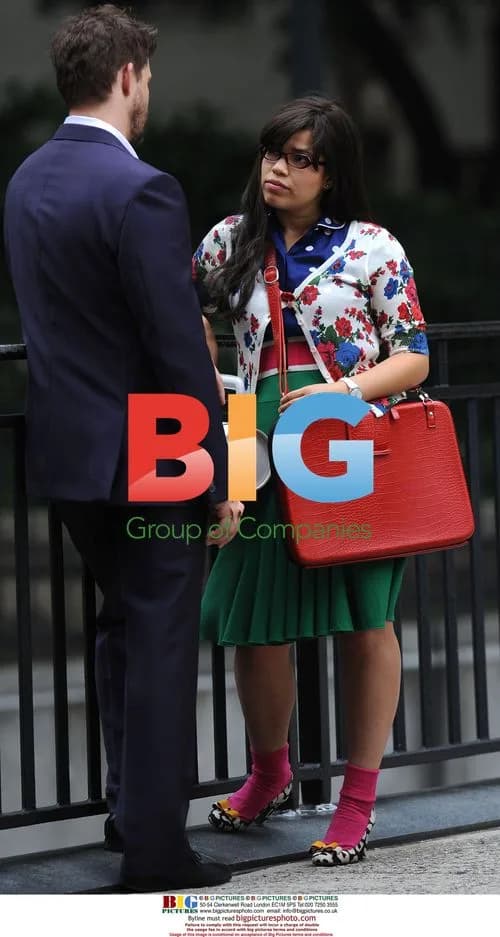 America Ferrera and Eric Mabius on 'Ugly Betty' set