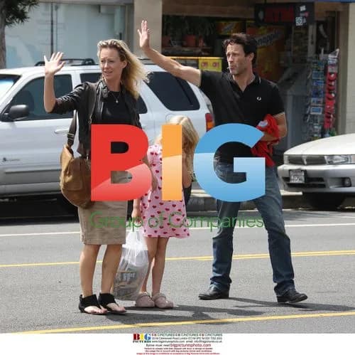Stephen Moyer out with ex and daughter