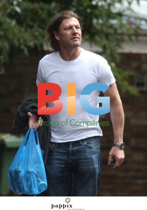 Sean Bean picks up Carling beers in London