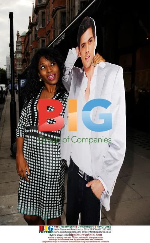 Sinitta out on the town with 'new man'