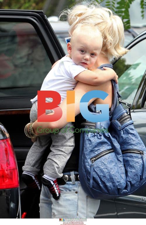 Gwen Stefani goes grocery shopping with son Zuma
