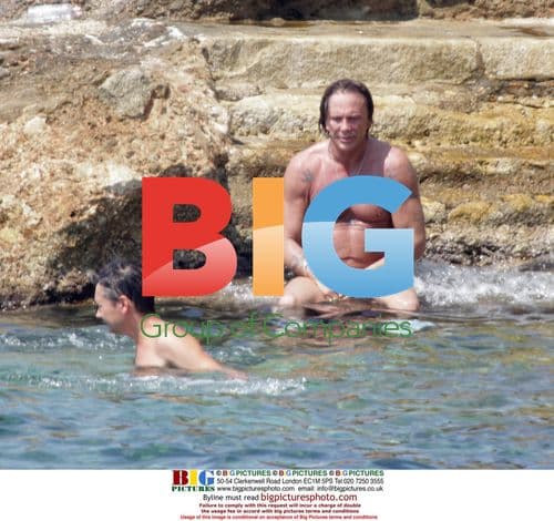 Mickey Rourke relaxes on Croatia beach
