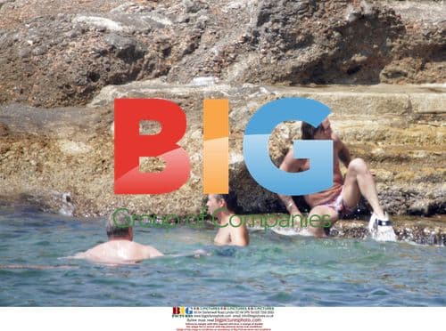 Mickey Rourke relaxes on Croatia beach