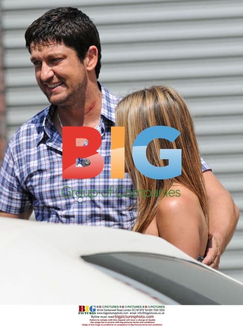 Gerard Butler and Jennifer Aniston filming 'The Bounty'