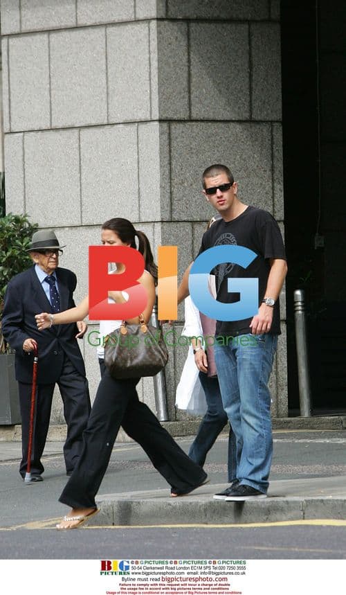 Australian Cricket Team Loads Aussie Beer
