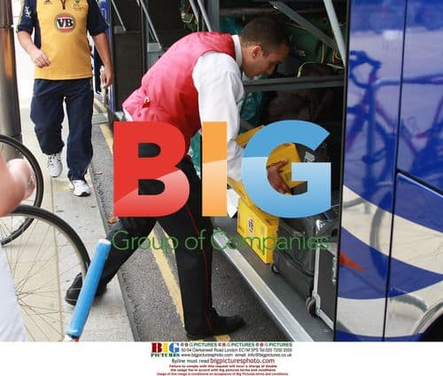 Australian cricket team loads Aussie beer