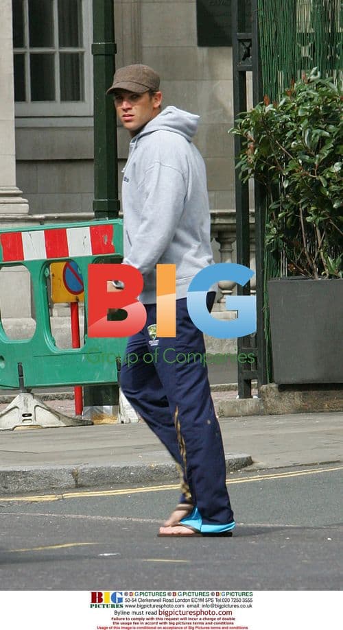 Australian cricketers load up coach with beer