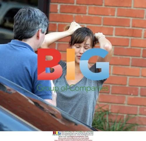 Jennifer Garner out to dinner with daughter