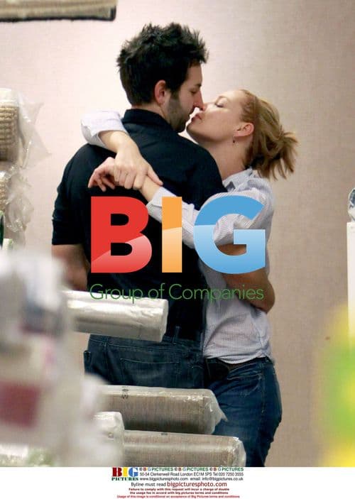 Katherine Heigl and Josh Kelly PDA at Ikea