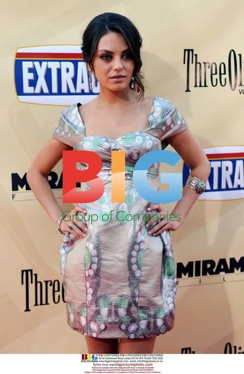 Mila Kunis attends "Extract" premiere
