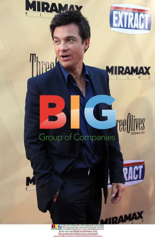Justin Bateman attends "Extract" premiere