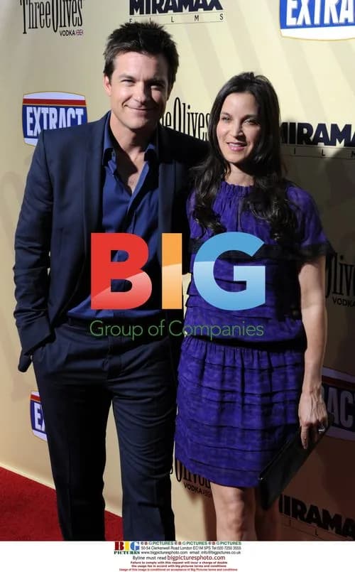 Justin Bateman attends "Extract" premiere with wife
